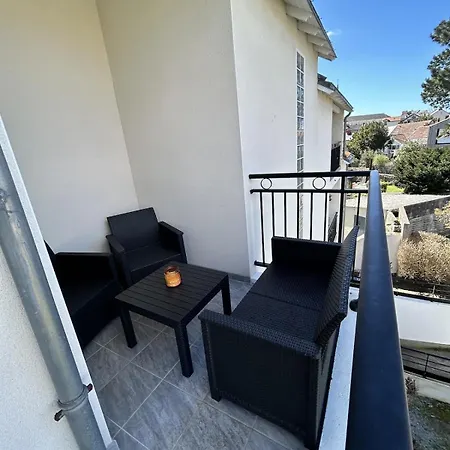 2 Avec Balcon Et Parking A Centre *